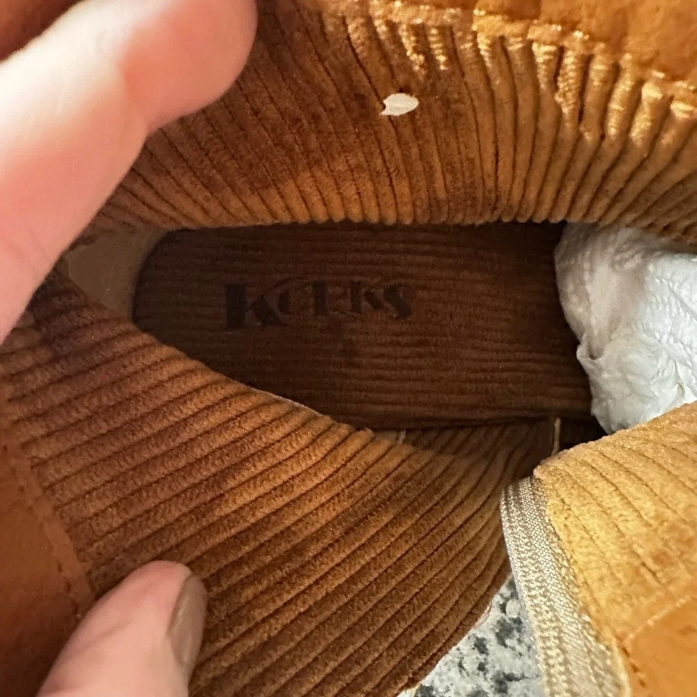 KORKS 10 Esmerelda lug Tan Suede chunky side zip 2.5” Heel cushioned insole boot